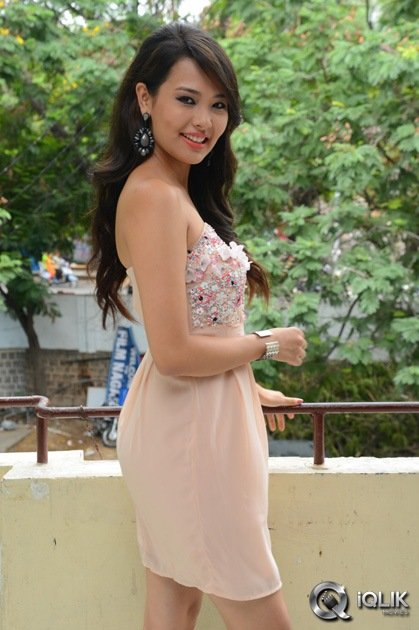 Sagarika-At-Friend-Request-Trailer-Launch